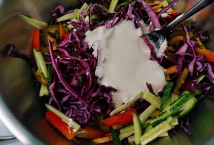 Фото шага рецепта Коулсло из краснокочанной капусты с халапеньо 175526 шаг 10  