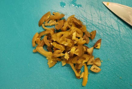 Фото шага рецепта Коулсло из краснокочанной капусты с халапеньо 175526 шаг 2  