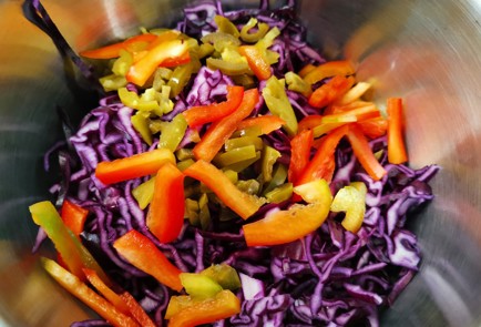 Фото шага рецепта Коулсло из краснокочанной капусты с халапеньо 175526 шаг 5  