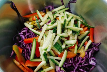 Фото шага рецепта Коулсло из краснокочанной капусты с халапеньо 175526 шаг 6  