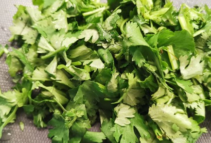 Фото шага рецепта Коулсло с кинзой 174735 шаг 2  