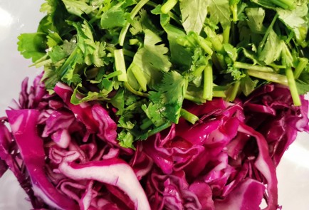 Фото шага рецепта Коулсло с кинзой 174735 шаг 3  