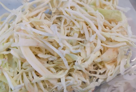 Фото шага рецепта Коулсло с заправкой из авокадо 187140 шаг 1