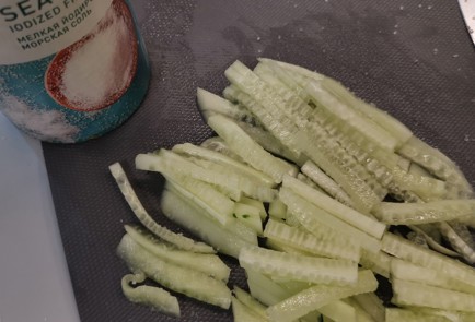 Фото шага рецепта Коулсло со свежими овощами 175397 шаг 2  