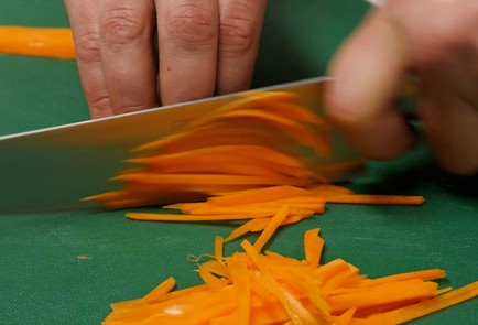 Фото шага рецепта Коулсло с апельсиновой заправкой 140263 шаг 1  