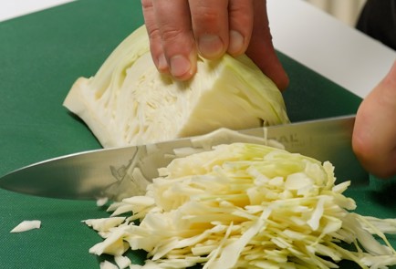 Фото шага рецепта Коулсло с апельсиновой заправкой 140263 шаг 2  