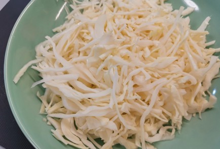 Фото шага рецепта Коулсло с заправкой из авокадо 187797 шаг 1