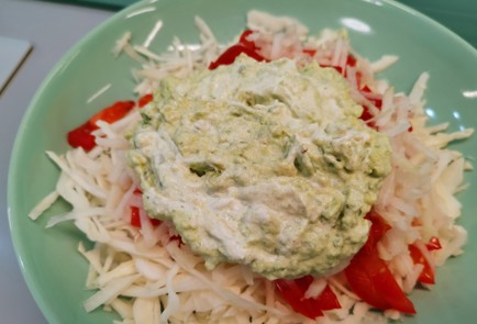 Фото шага рецепта Коулсло с заправкой из авокадо 187797 шаг 9