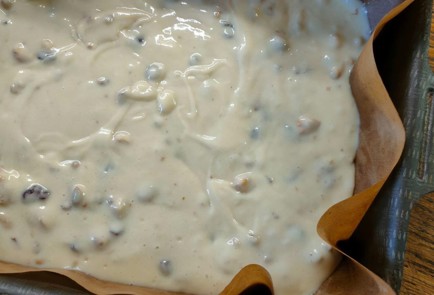 Фото шага рецепта Коврижка с изюмом сушеной вишней и орехами 189212 шаг 14  