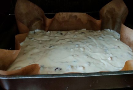 Фото шага рецепта Коврижка с изюмом сушеной вишней и орехами 189212 шаг 15  