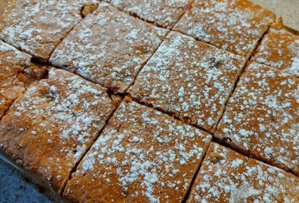 Фото шага рецепта Коврижка с изюмом сушеной вишней и орехами 189212 шаг 18  