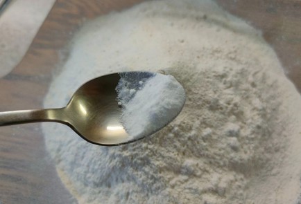 Фото шага рецепта Коврижка с изюмом сушеной вишней и орехами 189212 шаг 5  