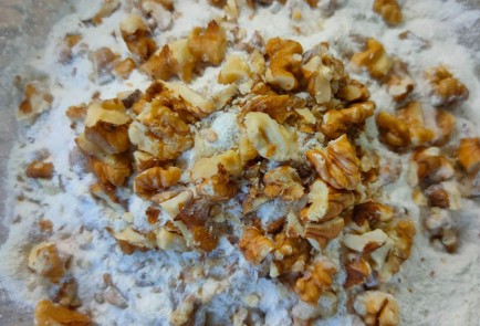 Фото шага рецепта Коврижка с изюмом сушеной вишней и орехами 189212 шаг 6  