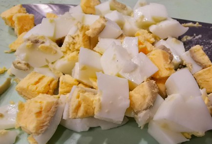 Фото шага рецепта Крабовый салат с кукурузой 175219 шаг 10  