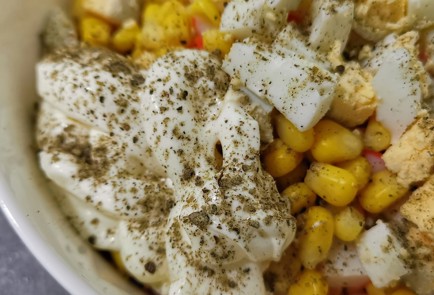 Фото шага рецепта Крабовый салат с кукурузой 175219 шаг 11  