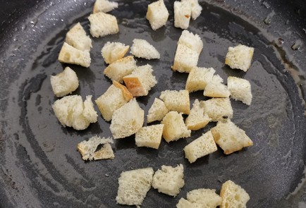 Фото шага рецепта Крабовый салат с кукурузой 175219 шаг 2  