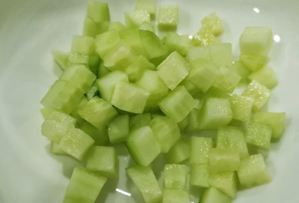 Фото шага рецепта Крабовый салат с кукурузой 175219 шаг 3  