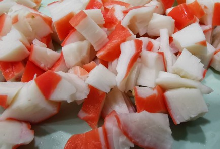 Фото шага рецепта Крабовый салат с кукурузой 175219 шаг 7  