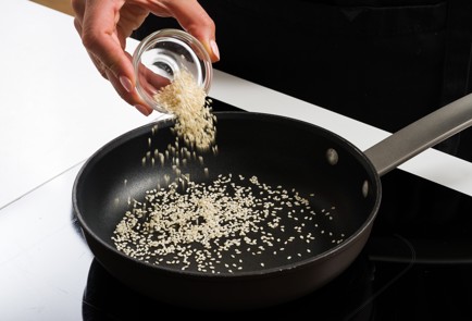 Фото шага рецепта Крабовый салат с огурцами и дайконом 152622 шаг 1  