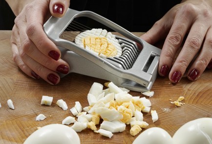 Фото шага рецепта Крабовый салат с яйцами 152965 шаг 3  