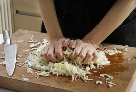 Фото шага рецепта Крабовый салат с яйцами 152965 шаг 5  