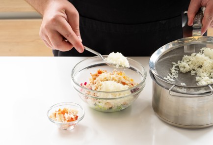 Фото шага рецепта Крабовый салат 139308 шаг 4  