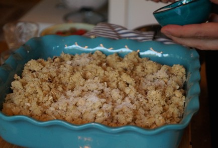 Фото шага рецепта Крамбл с ревенем 125351 шаг 3  