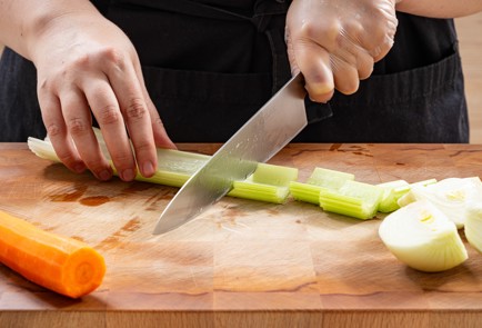 Фото шага рецепта Крапивный кремсуп 186374 шаг 3  