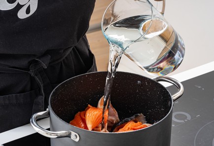 Фото шага рецепта Крапивный кремсуп 186374 шаг 4  