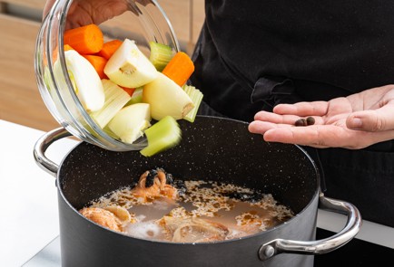 Фото шага рецепта Крапивный кремсуп 186374 шаг 6  