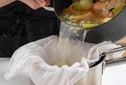 Фото шага рецепта Крапивный кремсуп 186374 шаг 7  