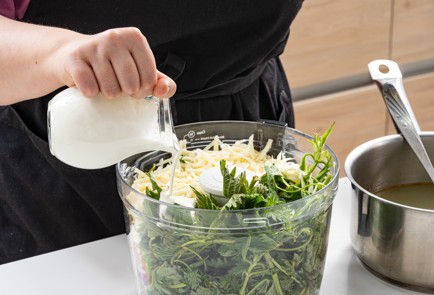 Фото шага рецепта Крапивный кремсуп 186374 шаг 8  