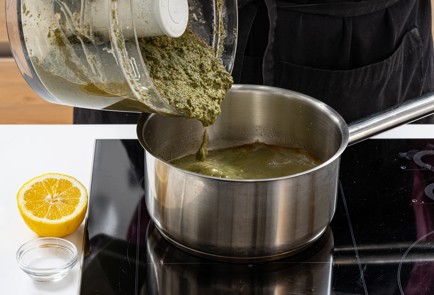 Фото шага рецепта Крапивный кремсуп 186374 шаг 9  