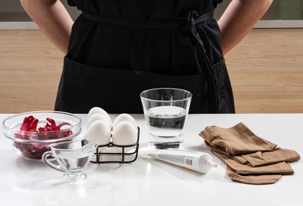 Фото шага рецепта Крашеные яйца с мраморным узором 173459 шаг 1