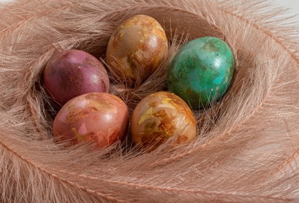 Фото шага рецепта Крашеные яйца с мраморным узором 173459 шаг 11