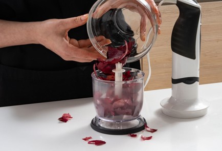 Фото шага рецепта Крашеные яйца с мраморным узором 173459 шаг 2