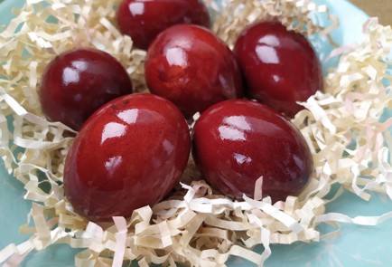 Фото шага рецепта Крашеные яйца в луковой шелухе 188953 шаг 10  