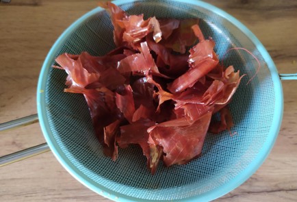 Фото шага рецепта Крашеные яйца в луковой шелухе 188953 шаг 5  