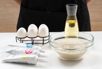 Фото шага рецепта Крашеные яйца в рисе 173460 шаг 1  