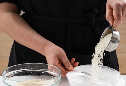 Фото шага рецепта Крашеные яйца в рисе 173460 шаг 3  