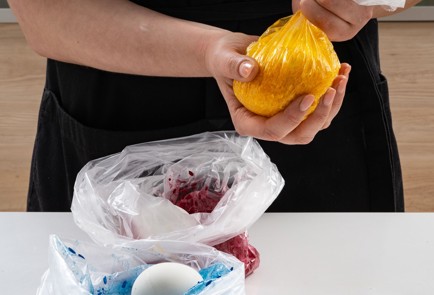 Фото шага рецепта Крашеные яйца в рисе 173460 шаг 5  