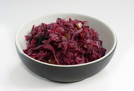 Фото шага рецепта Красная капуста тушенная с яблоком 152995 шаг 10  