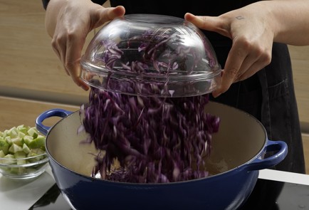 Фото шага рецепта Красная капуста тушенная с яблоком 152995 шаг 6  