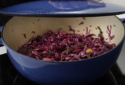 Фото шага рецепта Красная капуста тушенная с яблоком 152995 шаг 8  