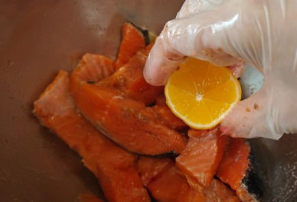 Фото шага рецепта Красная рыба с брокколи и помидорами черри 189166 шаг 11  