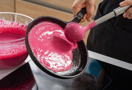 Фото шага рецепта Красные блины 175465 шаг 8  