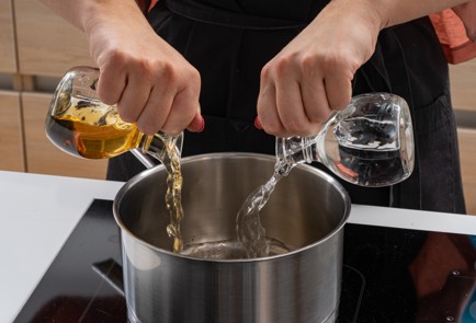 Фото шага рецепта Красный лук на зиму в уксусном маринаде 174638 шаг 4  