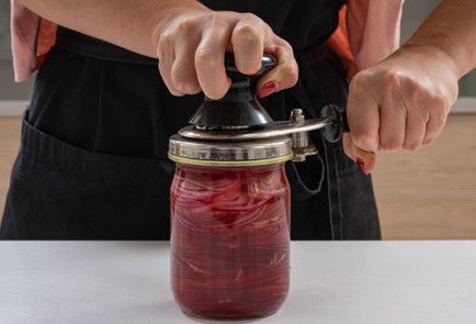 Фото шага рецепта Красный лук на зиму в уксусном маринаде 174638 шаг 9  