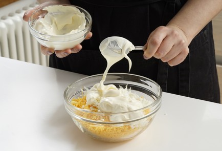 Фото шага рецепта Крекеры с сыром и икрой 152957 шаг 7  