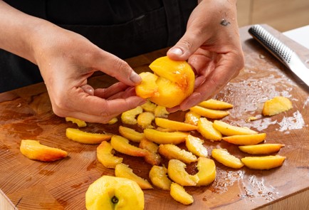 Фото шага рецепта Крем шантильи с персиками 17605 шаг 2  